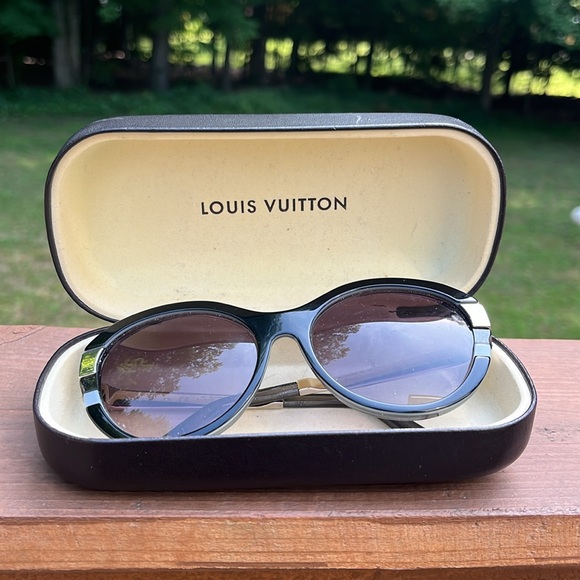 Louis Vuitton (women’s) sunglasses - Picture 8 of 8